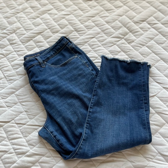 Chico’s so slimming girlfriend, straight leg, crop frayed hem jeans size 2.5 - Picture 2 of 9